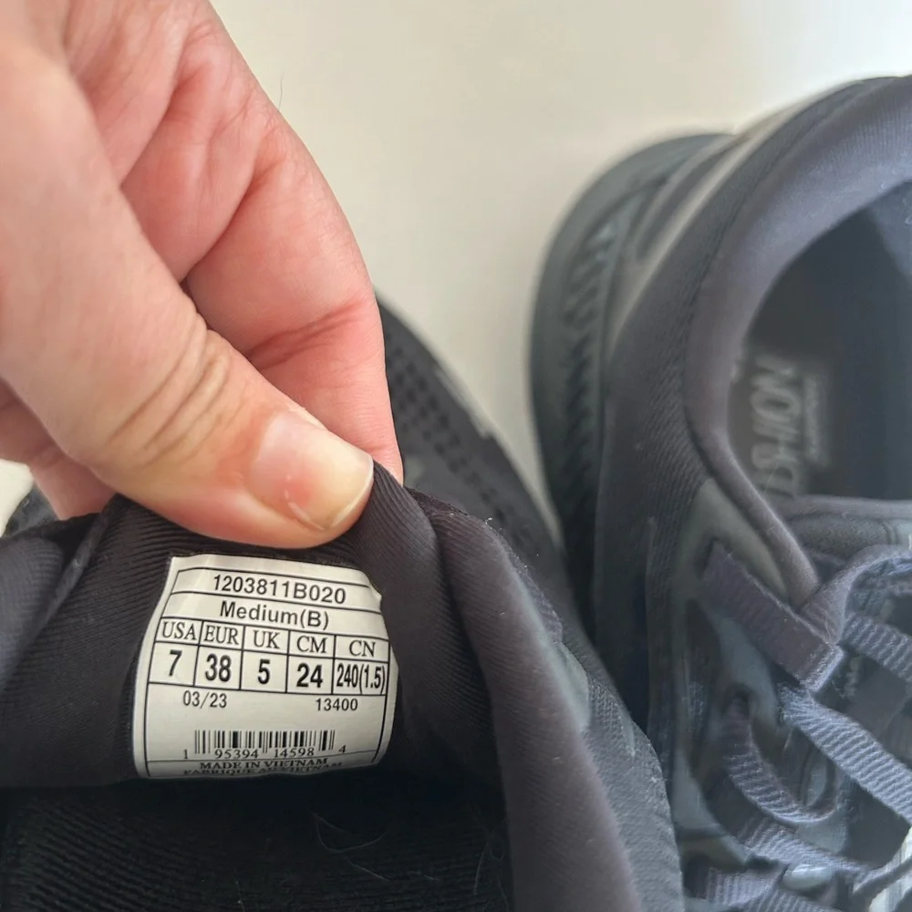 Like new Brooks Adrenaline GTS 23 running shoes - Picture 5 of 6